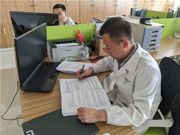 只爭(zhēng)朝夕，不負(fù)韶華